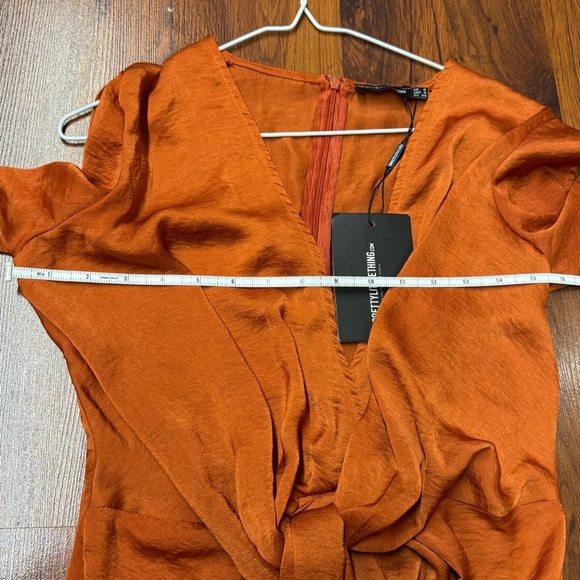 PrettyLittleThing Rust Long Sleeve Dress - Picture 6 of 11